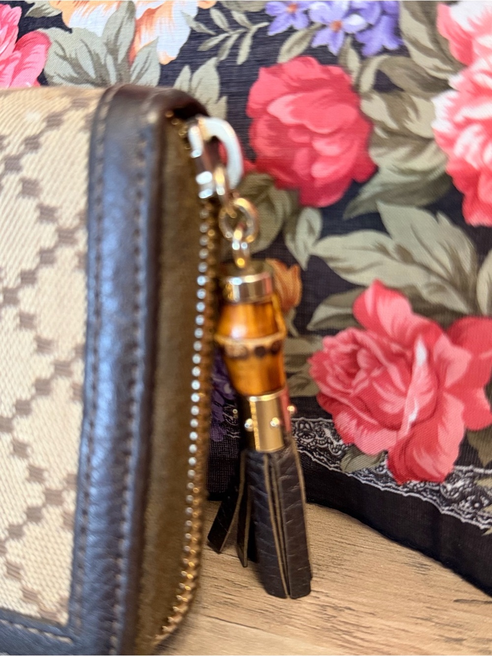 SOLD!!!!! Gucci Beige GG Canvas Wallet with Brown Leather Trim and Bamboo Tassel - Picture 4 of 10